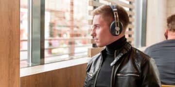 Buying Guide: The Best Noise-Cancelling Headphones for the Post-Pandemic Office - Cover Image